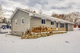 70 W Sandra Lee Dr, Saint Paul, MN 55119 - Photo 2