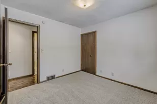 70 W Sandra Lee Dr, Saint Paul, MN 55119 - Photo 22