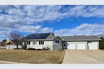 807 8th Street SW, Pipestone, MN 56164 - Photo 1