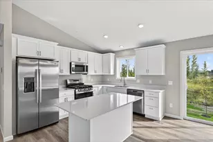 913 Brandenburg Ln, Waverly, MN 55390 - Photo 2