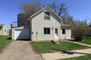 114 S Thompson Ave, Rushmore, MN 56168 - Photo 1