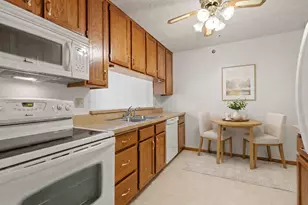 4035 Victoria St N, Shoreview, MN 55126 - Photo 10