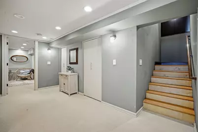 241 Russell Avenue S, Minneapolis, MN 55405 - Photo 22