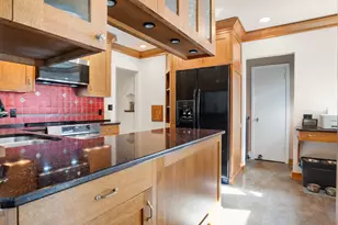 1017 Thomas Ave S, Minneapolis, MN 55405 - Photo 4