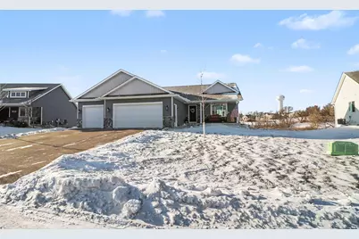 913 Mulberry Avenue NE, Montgomery, MN 56069 - Photo 2