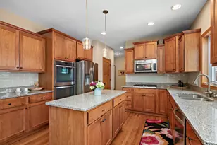 10552 Noble Cir N, Brooklyn Park, MN 55443 - Photo 6