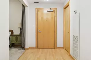 215 10th Ave S, Minneapolis, MN 55415 - Photo 4