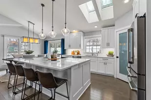 9201 La Rivier Ct, Eden Prairie, MN 55347 - Photo 2