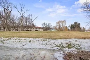 1049 Greenhaven Dr, Vadnais Heights, MN 55127 - Photo 16