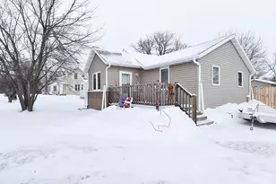 412 Kinney Ave N, Thief River Falls, MN 56701 - Photo 1