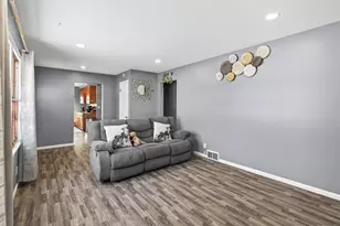 83 Farrell St N, Maplewood, MN 55119 - Photo 6