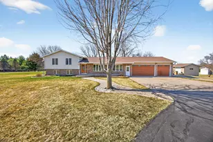 1477 Laurel Ct SE, Rochester, MN 55904 - Photo 2