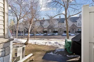 626 Willoughby Way W, Hopkins, MN 55305 - Photo 34