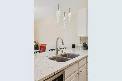 626 Willoughby Way W, Hopkins, MN 55305 - Photo 12