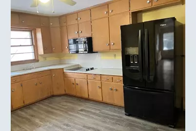 235 9th Avenue SE, Waseca, MN 56093 - Photo 2