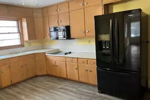 235 9th Ave SE, Waseca, MN 56093 - Photo 2