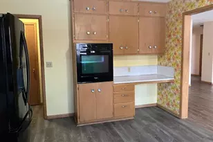 235 9th Ave SE, Waseca, MN 56093 - Photo 4