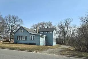 1127 7th St, International Falls, MN 56649 - Photo 2