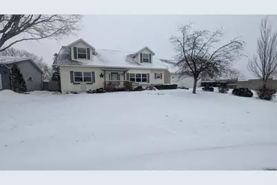 701 Aspen Drive, Saint Peter, MN 56082 - Photo 1