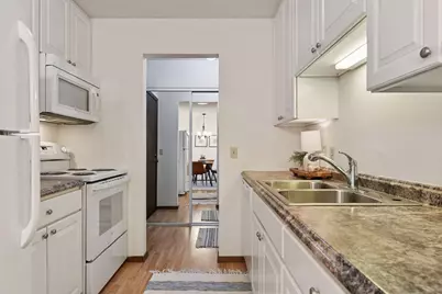 205 Barry Avenue S #303, Wayzata, MN 55391 - Photo 8