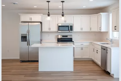 2513 37 Avenue S, Moorhead, MN 56560 - Photo 2