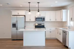 2513 37th Ave S, Moorhead, MN 56560 - Photo 2