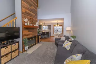 18358 Coneflower Ln, Eden Prairie, MN 55346 - Photo 4