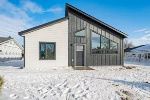 615 NW 7th Ave, Grand Rapids, MN 55744 - Photo 1