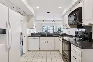 1201 Yale Pl, Minneapolis, MN 55403 - Photo 10