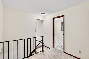 2700 Crestwood Cir, Hopkins, MN 55305 - Photo 28