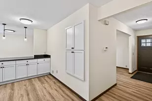 2700 Crestwood Cir, Hopkins, MN 55305 - Photo 22