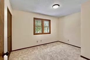 2700 Crestwood Cir, Hopkins, MN 55305 - Photo 34