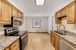 13330 Findlay Way, Apple Valley, MN 55124 - Photo 4