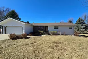 1025 W Fairview Dr, Luverne, MN 56156 - Photo 2