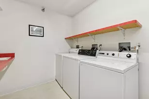 66 9th St E, Saint Paul, MN 55101 - Photo 14