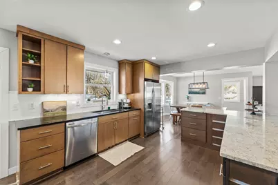 605 Kingsview Lane N, Plymouth, MN 55447 - Photo 6