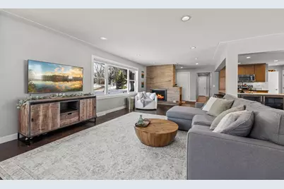 605 Kingsview Lane N, Plymouth, MN 55447 - Photo 2