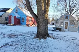 17 10th St, Windom, MN 56101 - Photo 2