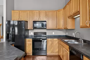 1758 Philipp Dr, Shakopee, MN 55379 - Photo 6