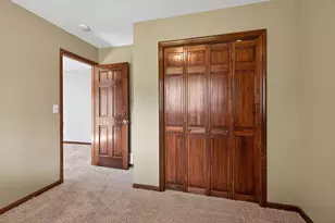 1758 Philipp Dr, Shakopee, MN 55379 - Photo 26