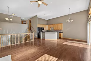 1758 Philipp Dr, Shakopee, MN 55379 - Photo 10