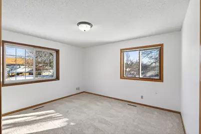 2260 Hallmark Avenue N, Oakdale, MN 55128 - Photo 14