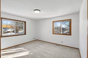 2260 Hallmark Ave N, Oakdale, MN 55128 - Photo 14