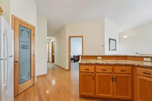 3084 Chisholm Ct N, Maplewood, MN 55109 - Photo 12