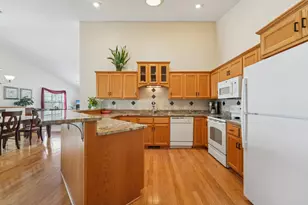 3084 Chisholm Ct N, Maplewood, MN 55109 - Photo 10