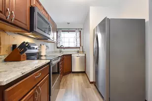 1860 McMenemy St, Maplewood, MN 55117 - Photo 8