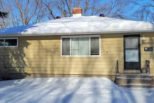 301 21st Ave N, Fargo, ND 58102 - Photo 2