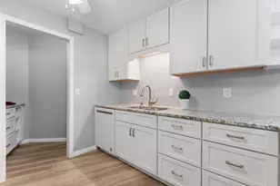 2690 Oxford St N, Roseville, MN 55113 - Photo 8