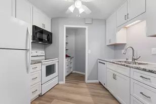 2690 Oxford St N, Roseville, MN 55113 - Photo 1