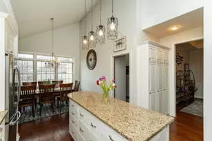 2011 Baihly Heights Dr SW, Rochester, MN 55902 - Photo 10